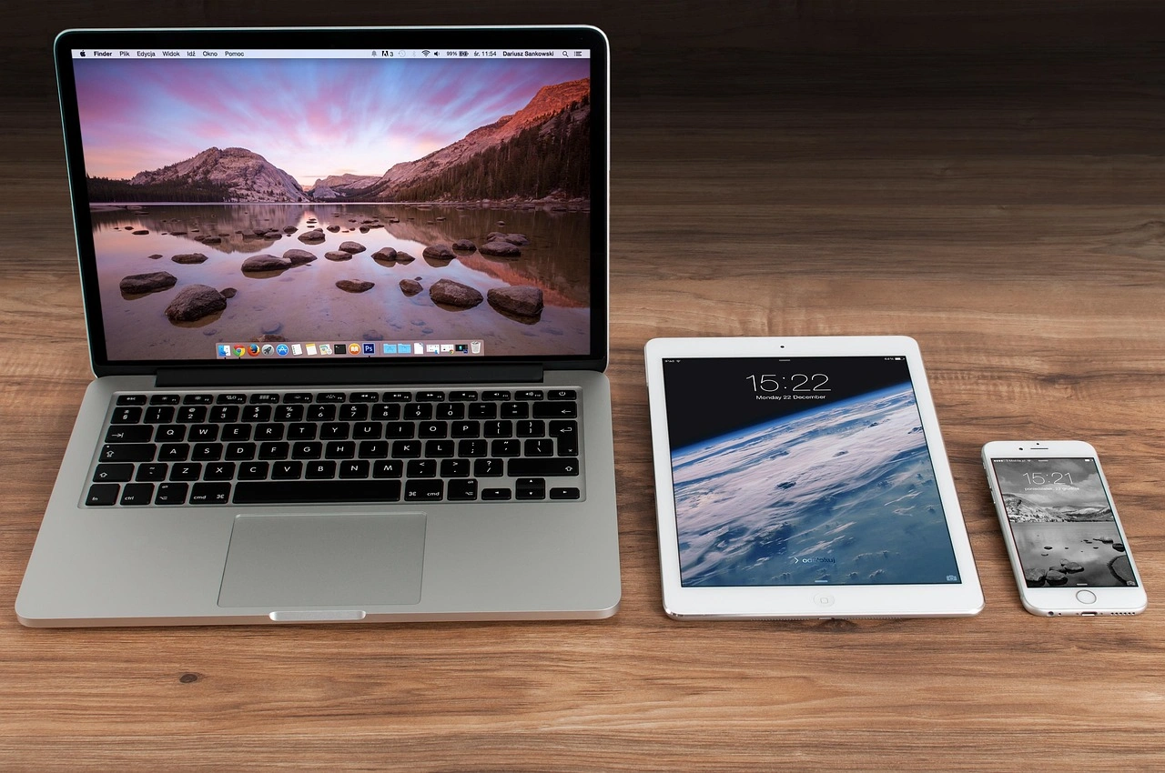 Multiple connected digital devices that automatically share information